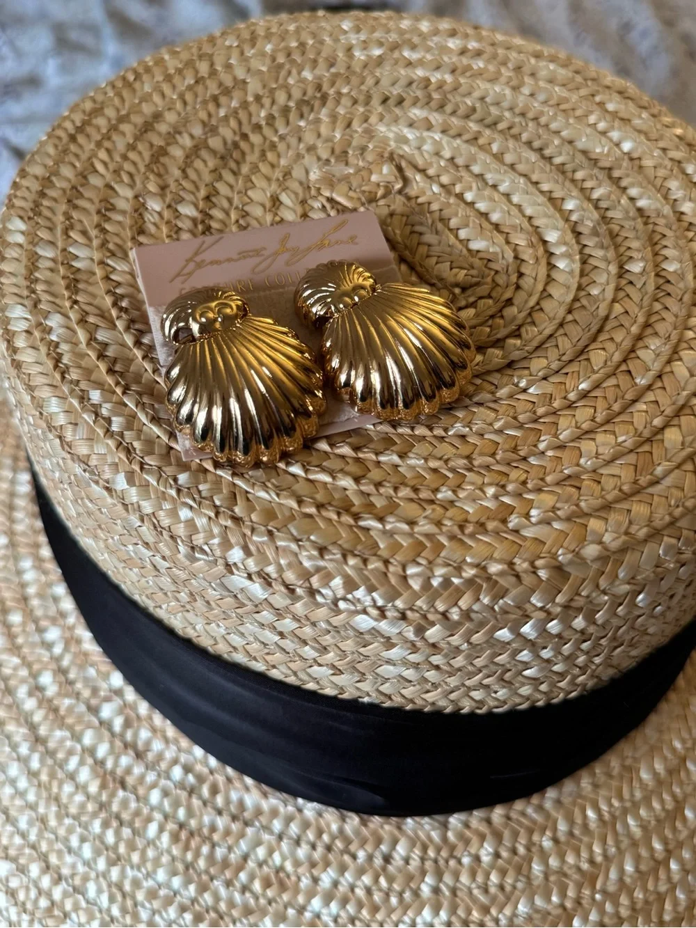 Kenneth Jay Lane GOLD SEASHELL CLIP EARRINGS - Picture 6 of 7